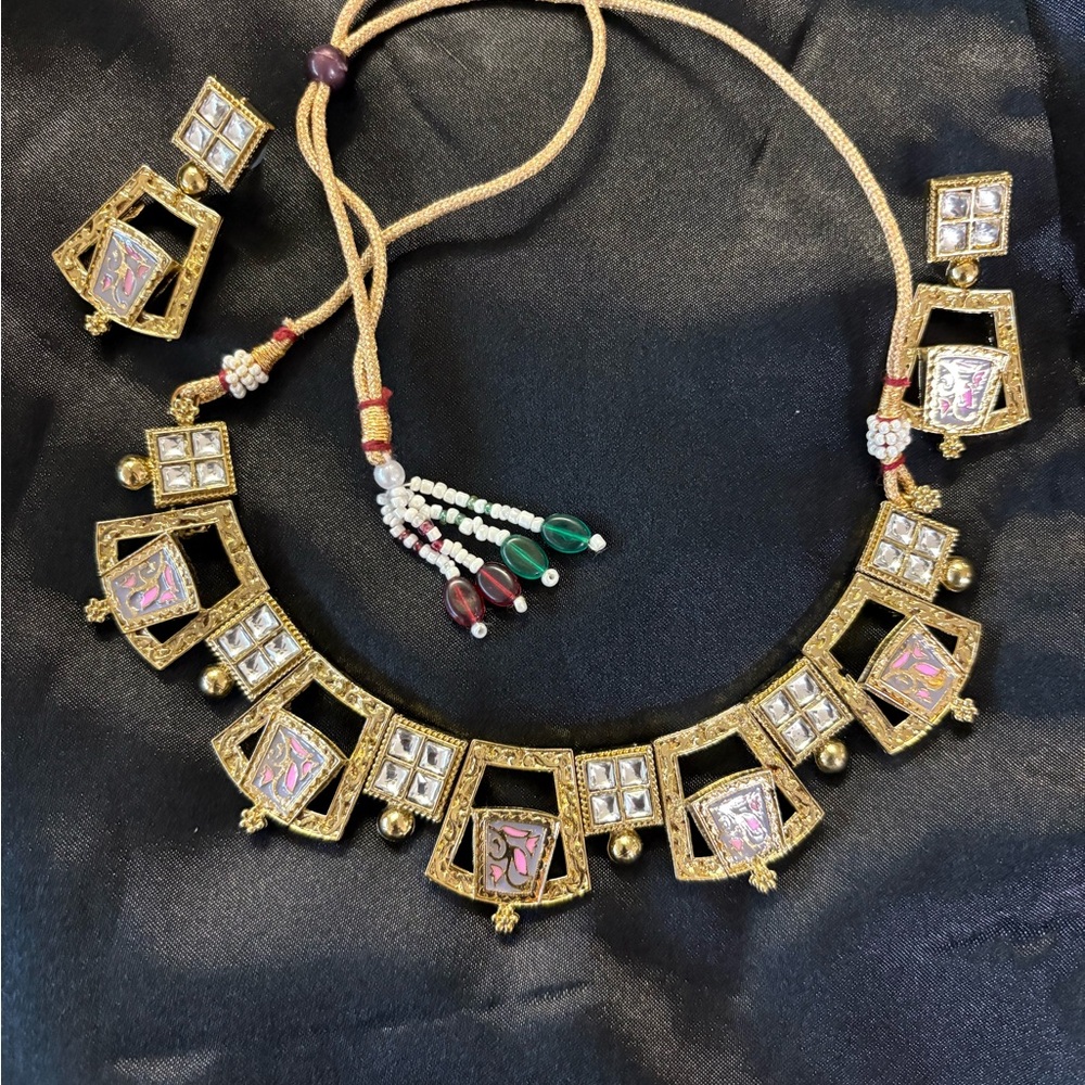 Elegant Antique Gold with kundan Necklace Set